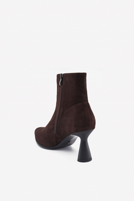 Ботильоны из замши с острым мысом