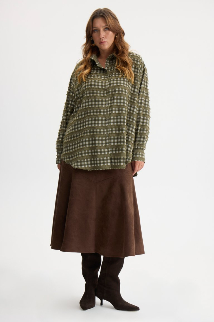 Рубашка оверсайз с деконструкцией и клеткой – фото – Plus Size 50–64 – Моно-Стиль