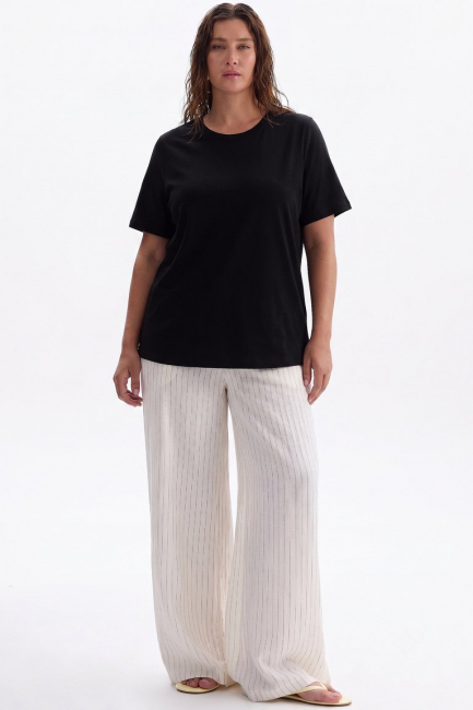 Футболка классическая черного цвета – фото – Plus Size 50–64 – Моно-Стиль