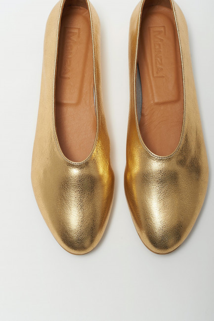 Модные Золотые кожаные балетки с увеличенной полнотой  для женщин с широкой стопой купить с доставкой 