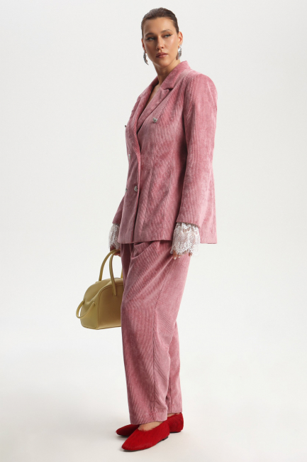 Жакет полуприталенного силуэта из вельвета