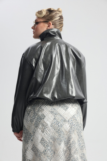 Бомбер из лаковой экокожи с кулиской