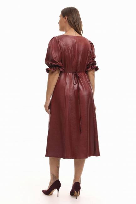 Платье с v-вырезом и рукавом фонарик из ткани с эффектом лаке