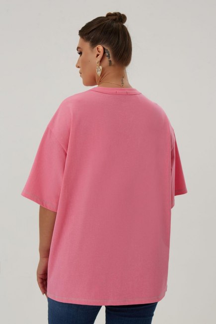 Розовая футболка оверсайз с эффектом гармент дай и вышивкой