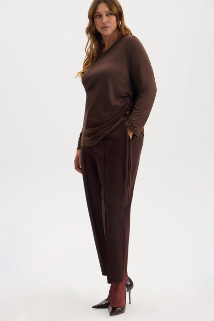 Лонгслив из трикотажа с драпировкой – фото – Plus Size 50–64 – Моно-Стиль