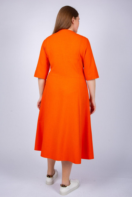 Приталенное платье изо льна оранжевого цвета