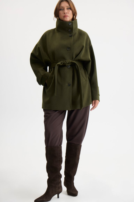 Полупальто с высоким воротником стойка – фото – Plus Size 50–64 – Моно-Стиль