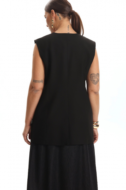 Жилет в стиле леди лайк с вырезом каре