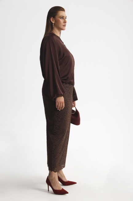 Бомбер из шелка с рукавом жиго