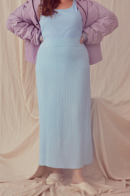 Голубая вязаная юбка макси из смесового кашемира купить в магазине женской одежды больших размеров 