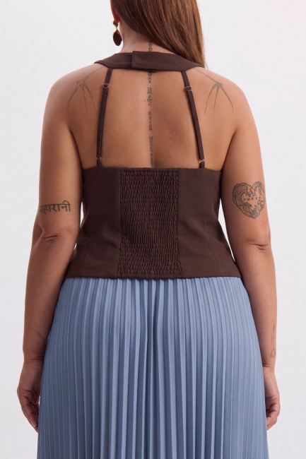 Жилет с воротником халтер – фото – Plus Size 50–64 – Моно-Стиль
