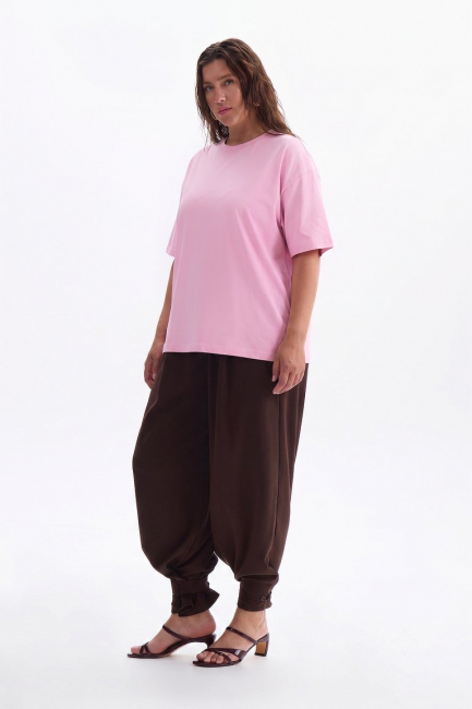 Розовая оверсайз футболка – фото – Plus Size 50–64 – Моно-Стиль