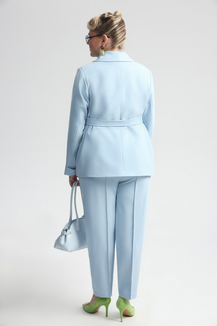 Жакет на запа́хе из костюмной ткани