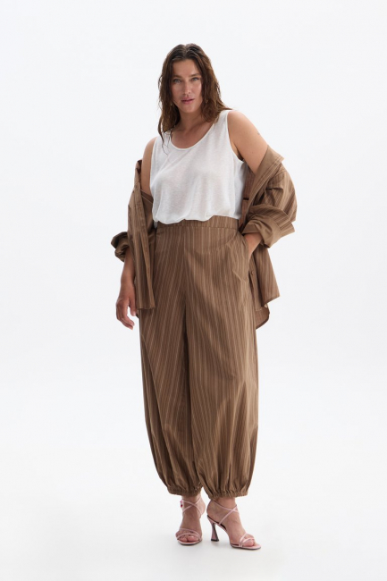 Топ из органического трикотажа молочного цвета – фото – Plus Size 50–64 – Моно-Стиль