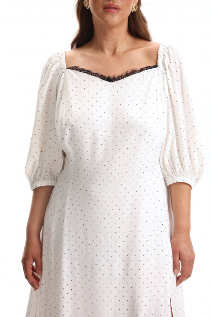 Платье с кружевом и спущенным рукавом