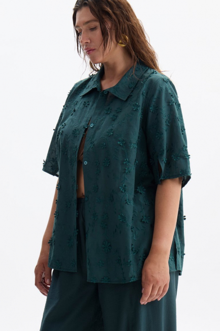 Блузка из хлопка с английской вышивкой – фото – Plus Size 50–64 – Моно-Стиль