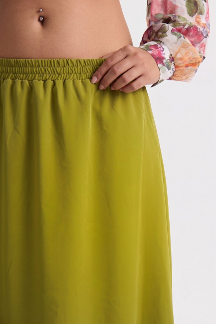 Юбка слип оливкового цвета – фото – Plus Size 50–64 – Моно-Стиль