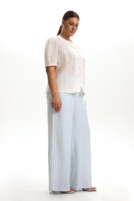 Блузка с коротким рукавом и фактурным рисунком