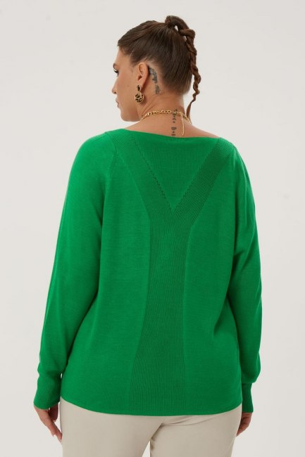 Зеленый пуловер с рукавом реглан