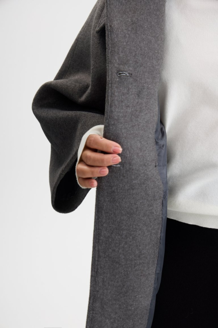 Полупальто реглан серого цвета – фото – Plus Size 50–64 – Моно-Стиль
