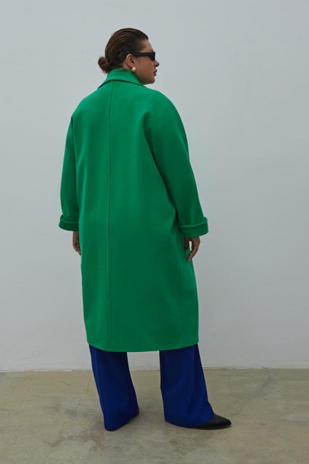 Двубортное пальто классического кроя из шерсти на полную фигуру и высокий рост 