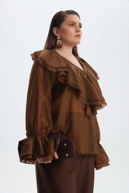 Блузка в пиратском стиле с воланом