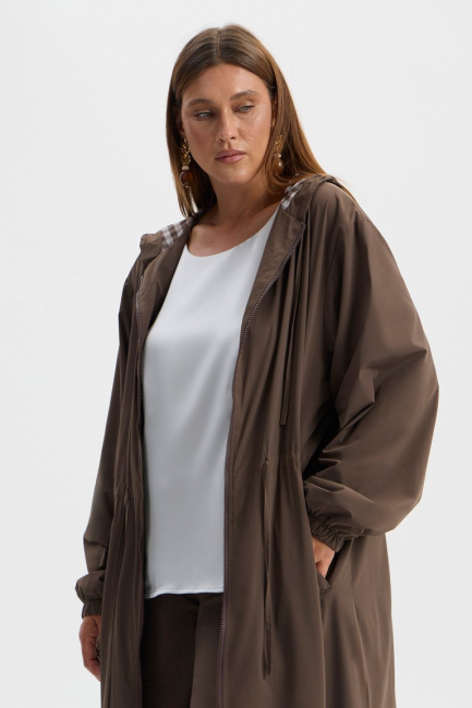 Плащ пыльник с капюшоном и подкладкой сетка – фото – Plus Size 50–64 – Моно-Стиль
