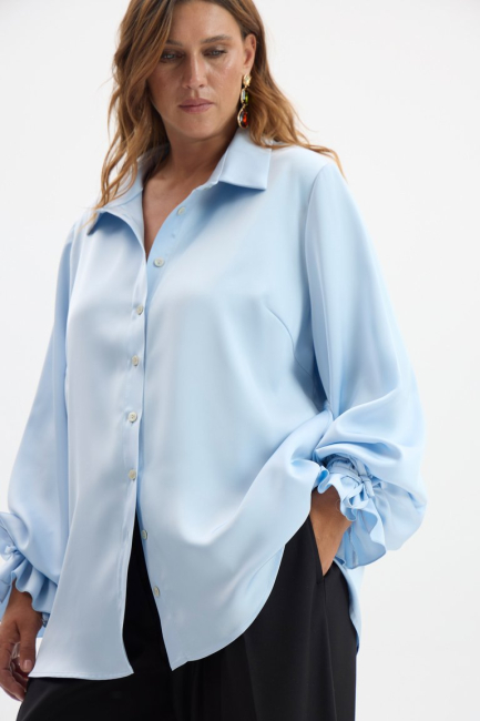 Голубая блузка из сатина – фото – Plus Size 50–64 – Моно-Стиль