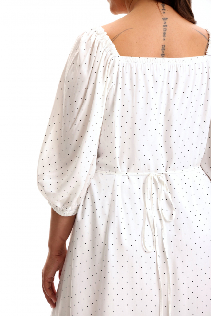 Платье с кружевом и спущенным рукавом