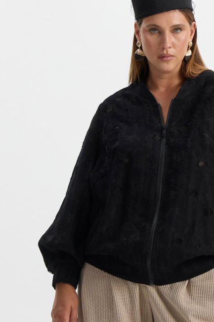 Бомбер из фактурной ткани с органзой – фото – Plus Size 50–64 – Моно-Стиль