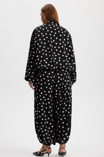 Брюки баллоны из шелка в горох – фото – Plus Size 50–64 – Моно-Стиль