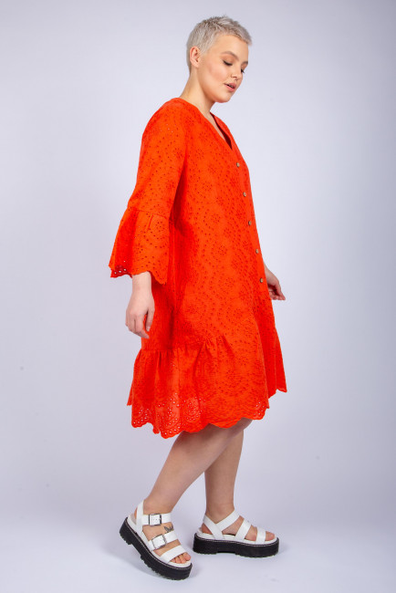 оранжевое платье с воланами