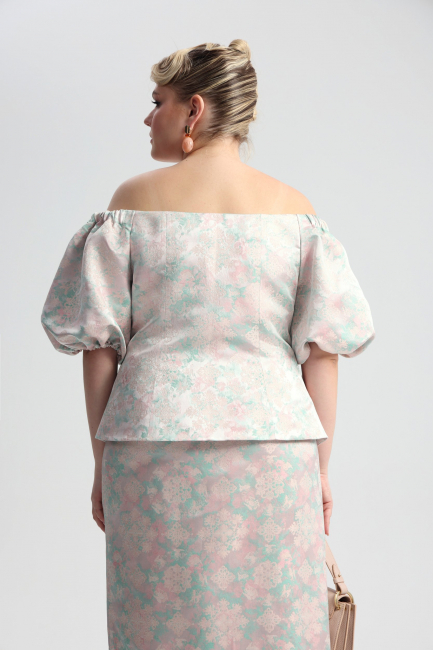 Жакет из жаккарда со спущенным плечом