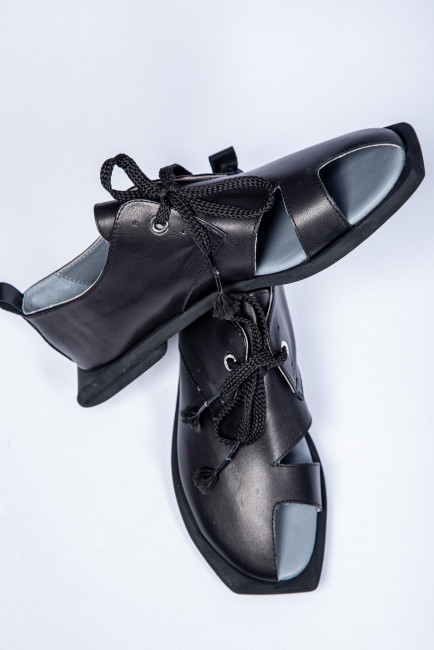 Черные кожаные сандалии с открытым пальцем