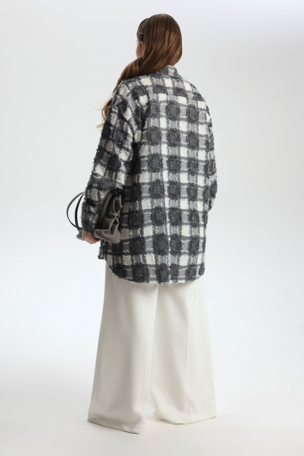 Рубашка с черной клеткой и деконструкцией