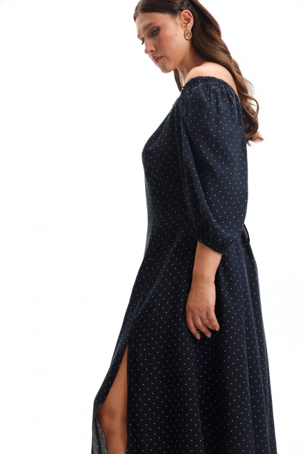 Платье с фигурным вырезом и кружевом