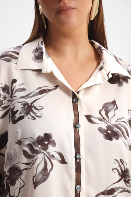 Блузка из поливискозы с черным принтом