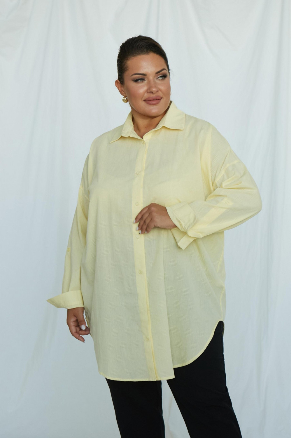 Желтая оверсайз рубашка из хлопка сливочного цвета тренд