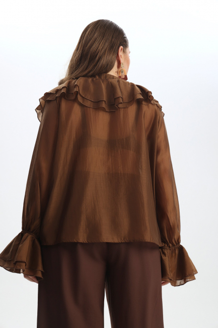 Блузка в пиратском стиле с воланом