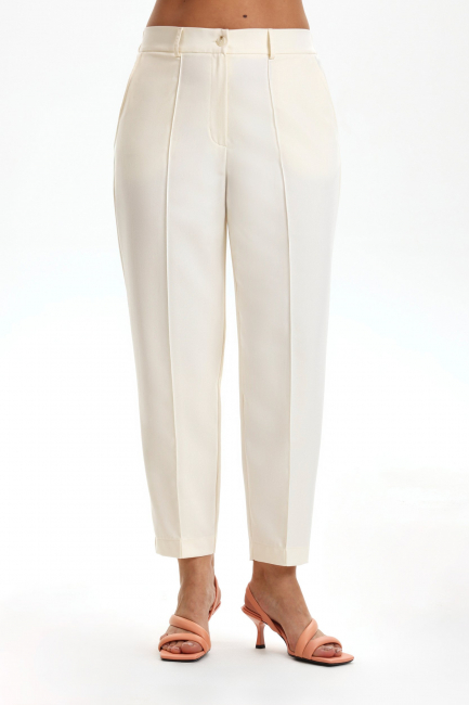 Брюки укороченной длины молочного цвета