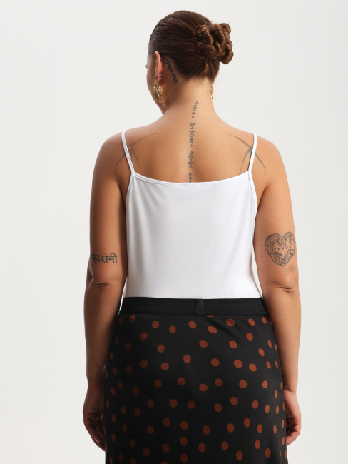 Топ из трикотажа на тонких лямках