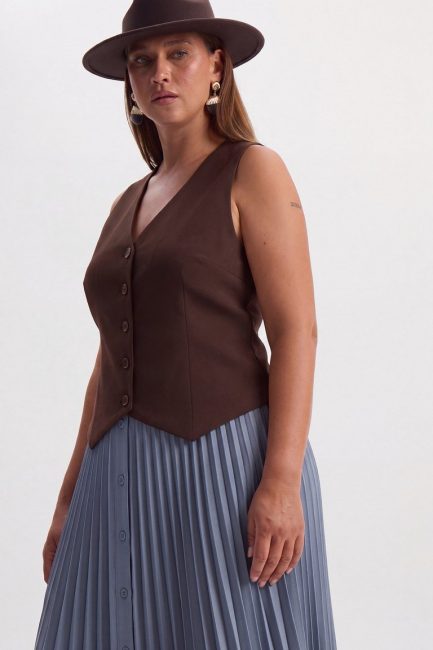 Жилет с воротником халтер – фото – Plus Size 50–64 – Моно-Стиль