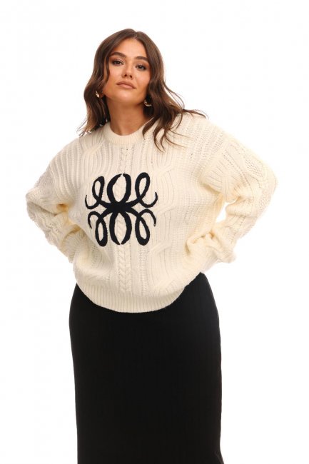 Джемпер с вязкой коса и вышивкой