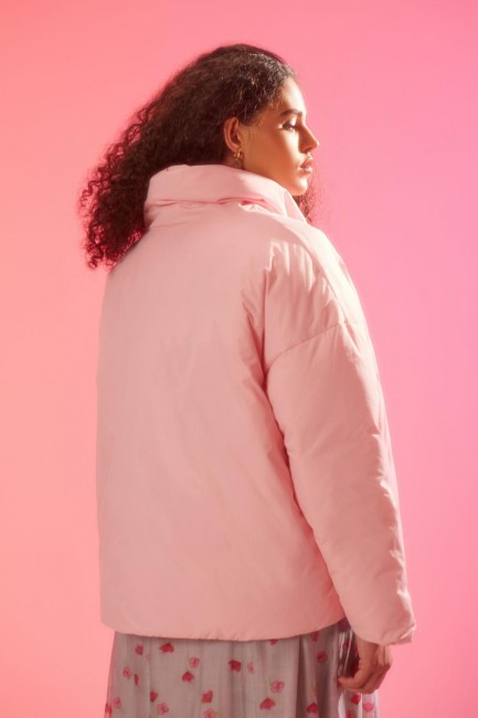 Розовая куртка пуховик из мембранной ткани