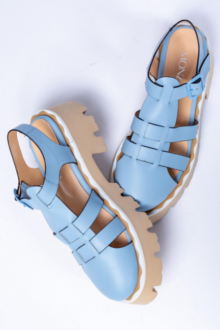 Кожаные сандалии с ремешками голубого цвета