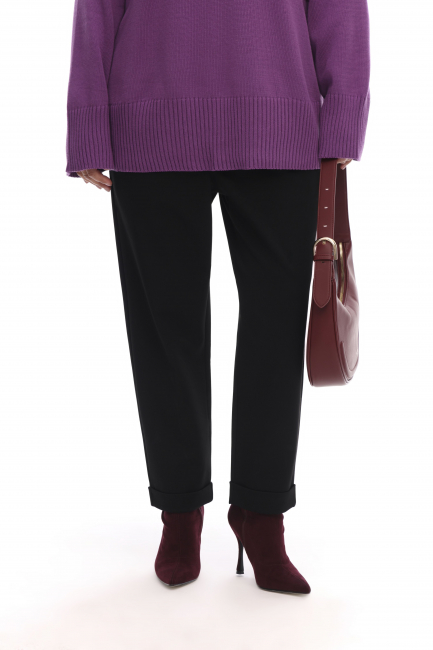 Черные брюки с подворотом