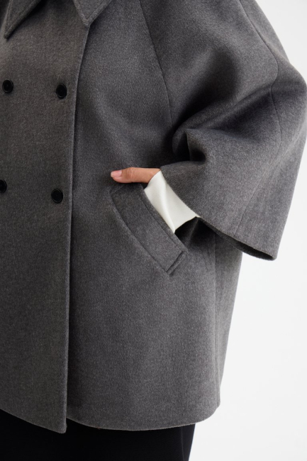 Полупальто реглан серого цвета – фото – Plus Size 50–64 – Моно-Стиль