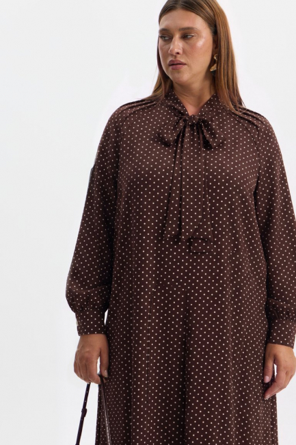 Платье с бантом лавальер и принтом горох – фото – Plus Size 50–64 – Моно-Стиль