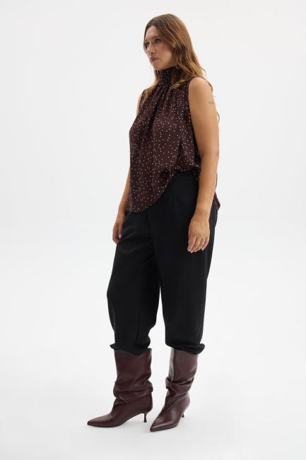 Топ из шифона с воротником стойка и шарфом – фото – Plus Size 50–64 – Моно-Стиль