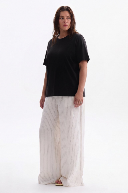 Футболка классическая черного цвета – фото – Plus Size 50–64 – Моно-Стиль